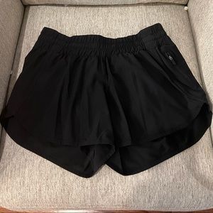 Lululemon-Tracker short-size 10-black